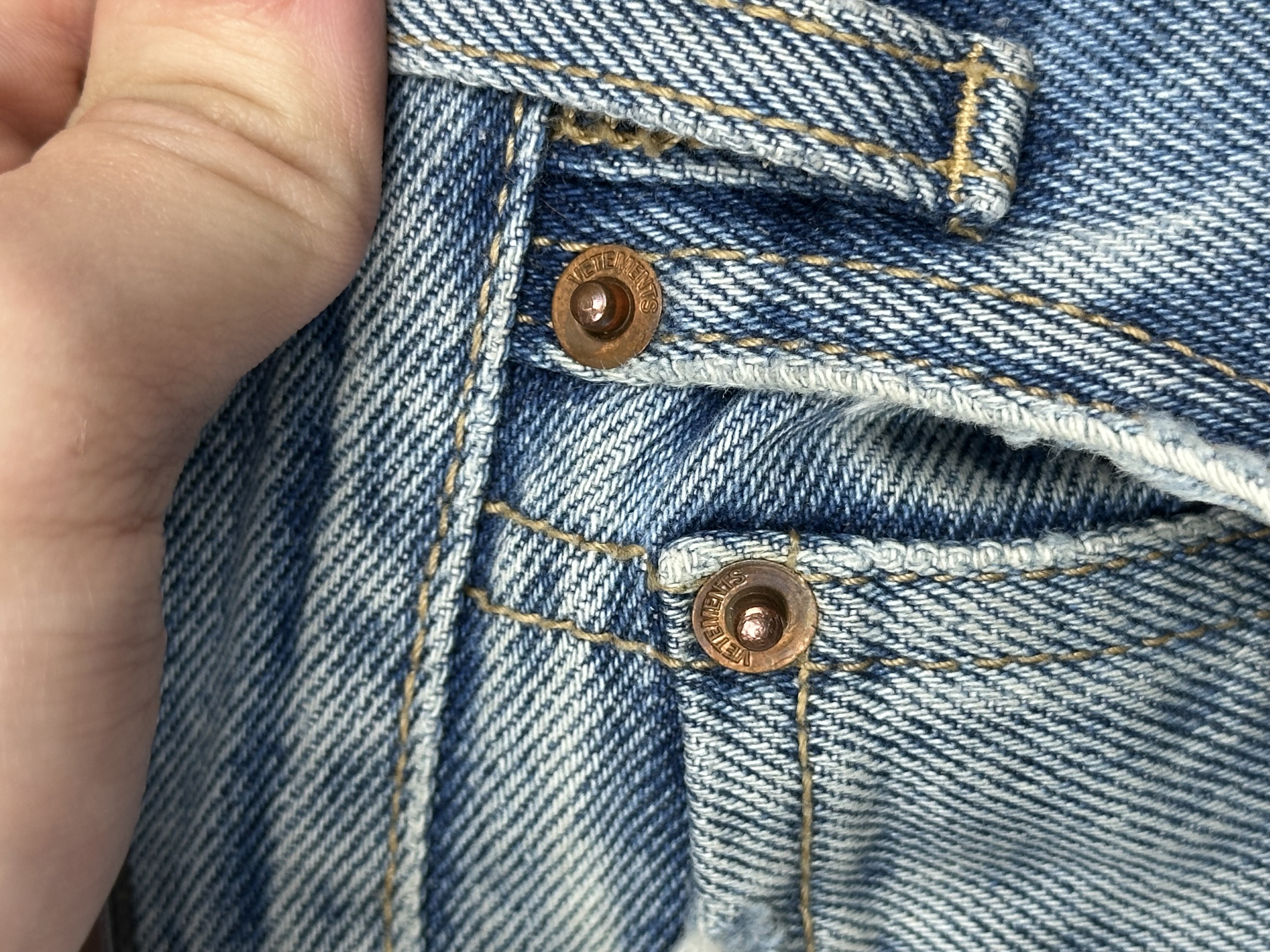 Vetements VETEMENTS FW19 Demna Anarchy Logo Distressed Blue Jeans