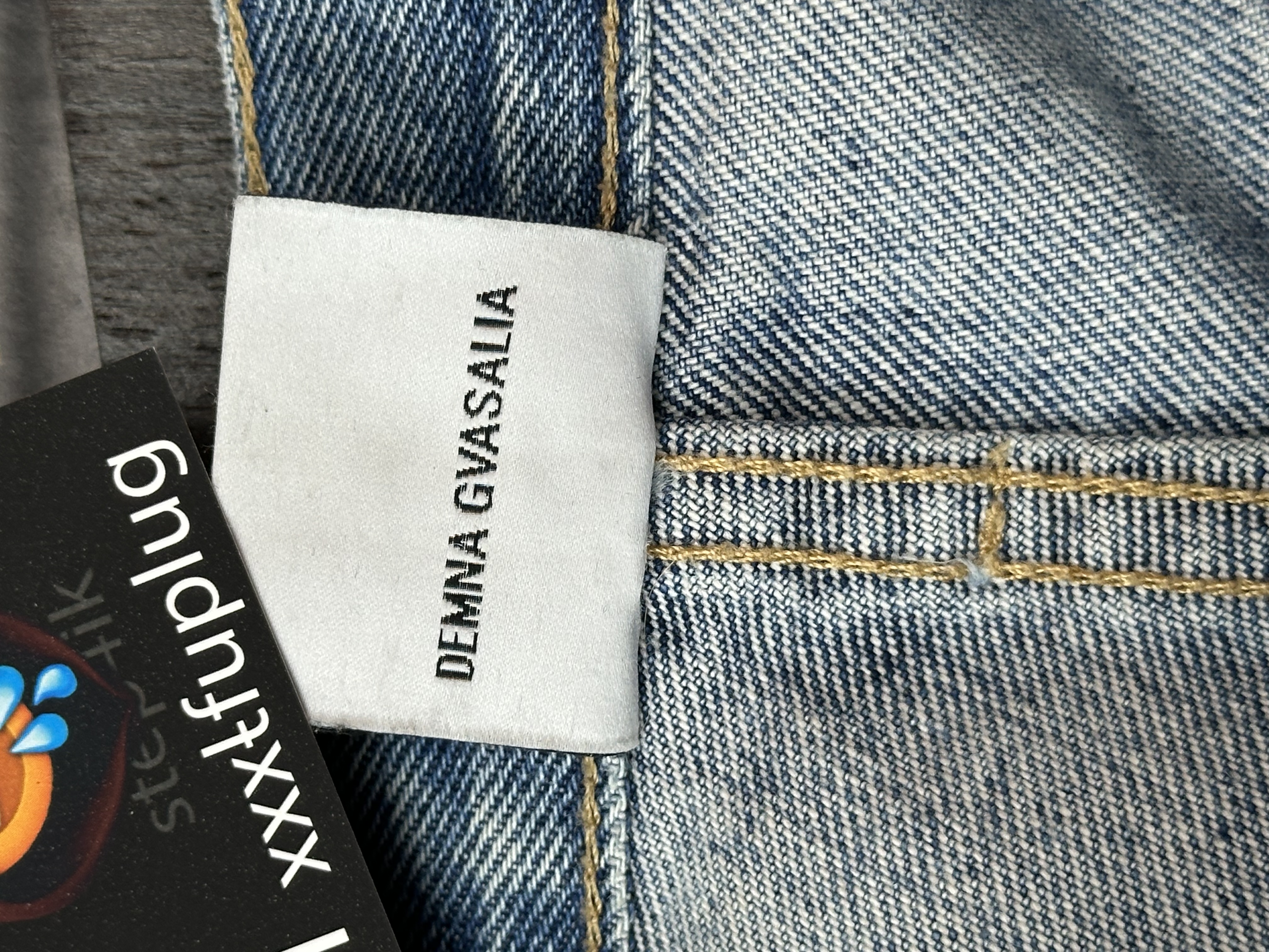 Vetements VETEMENTS FW19 Demna Anarchy Logo Distressed Blue Jeans