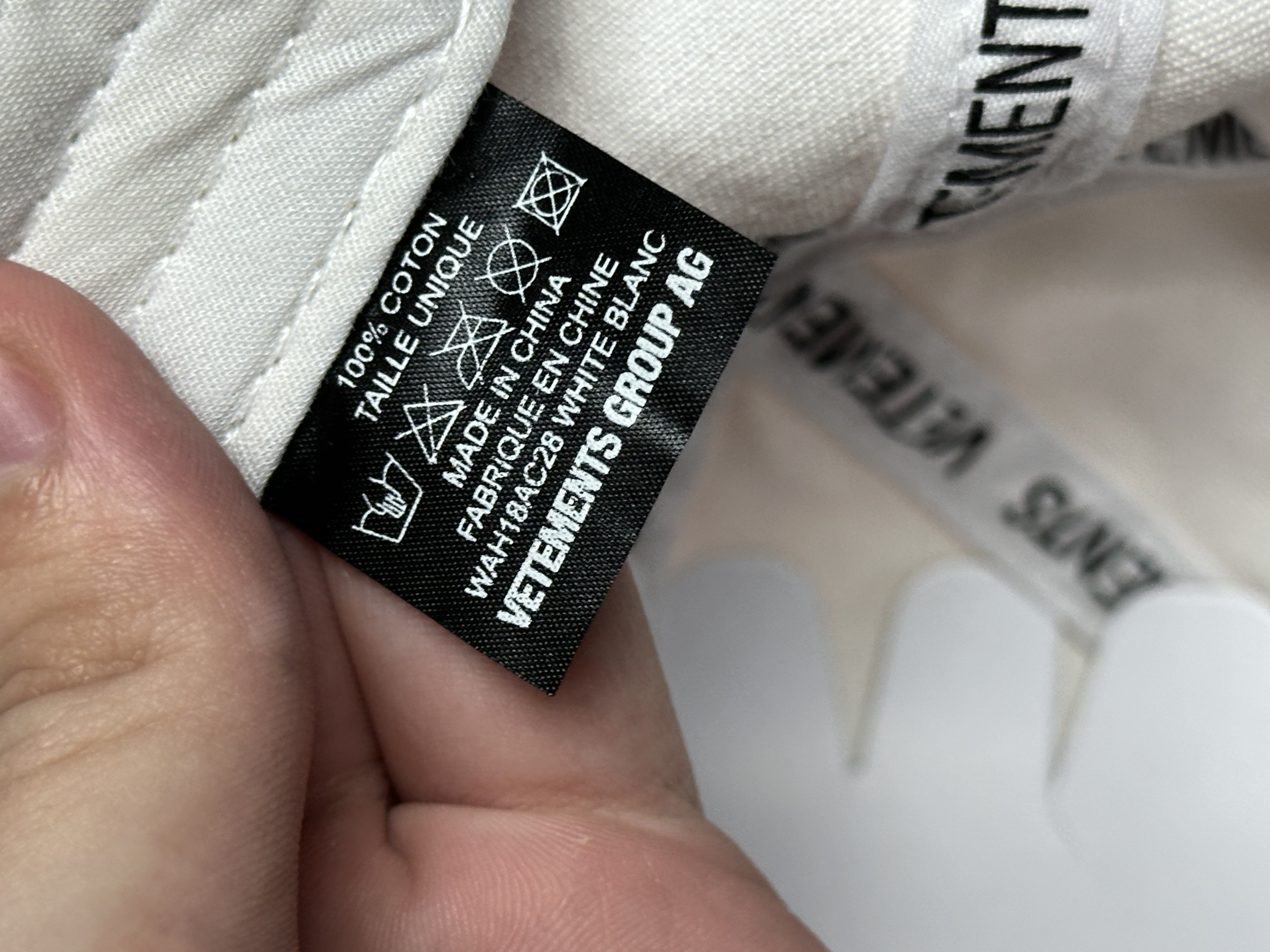 Vetements VETEMENTS NWT AW18 “Genetically Modified” Cap